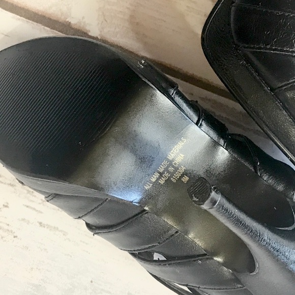 Strappy Caged Sandals. - Picture 5 of 7